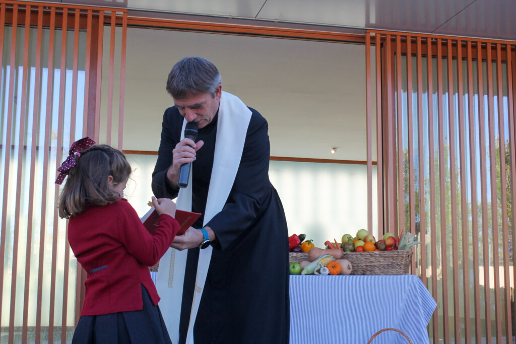 colegio-britanico-en-madrid-Harvest Festival 21 04