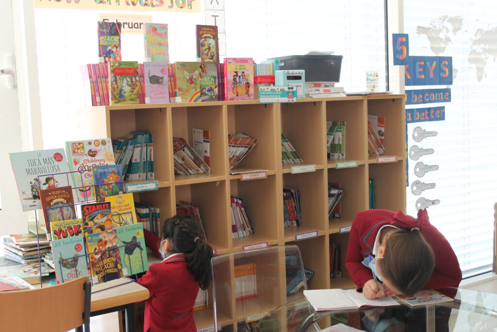 colegio-britanico-en-madrid-Library Helpers Biblioteca 4