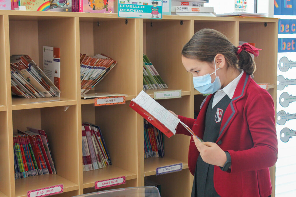 colegio-britanico-en-madrid-Library Helpers Biblioteca 6