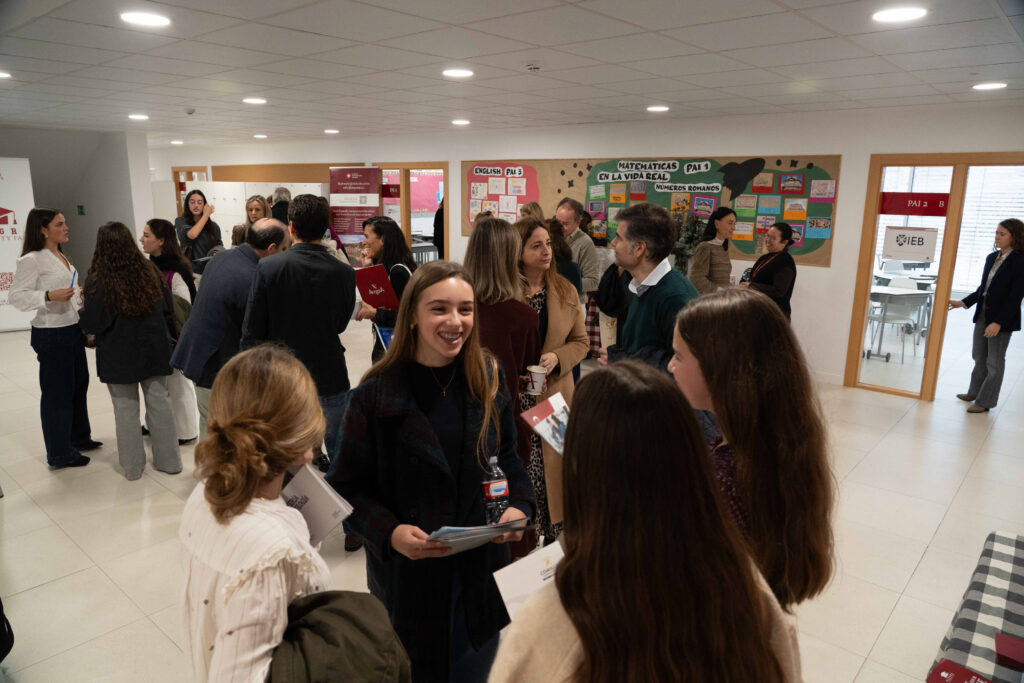 colegio-britanico-en-madrid-FeriadelasUniversidades 58