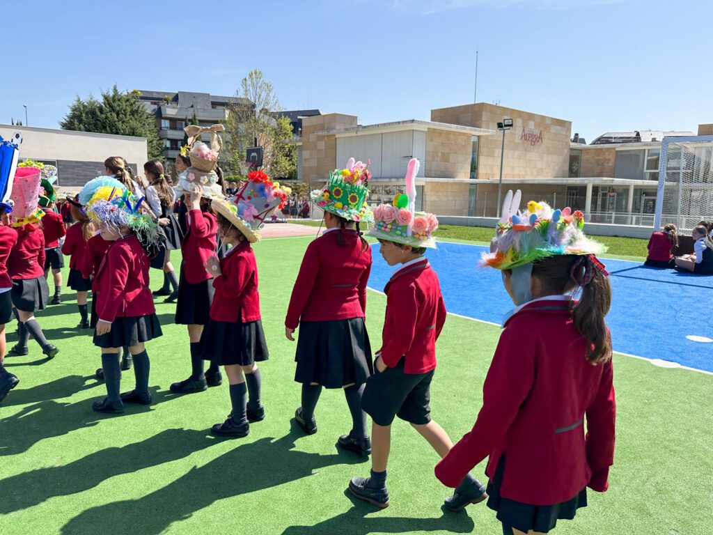 colegio-britanico-en-madrid-pascua alegra sombreros 17
